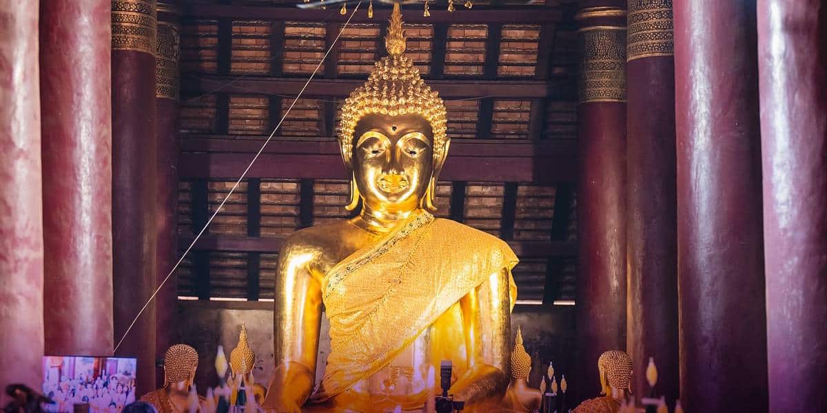 เบลล่า ราณี ร่วม พิธีปิดทองพระนางพญา